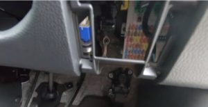 ヒューズの前のパネル